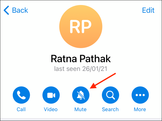 Нажмите Отключить в профиле контакта или группы