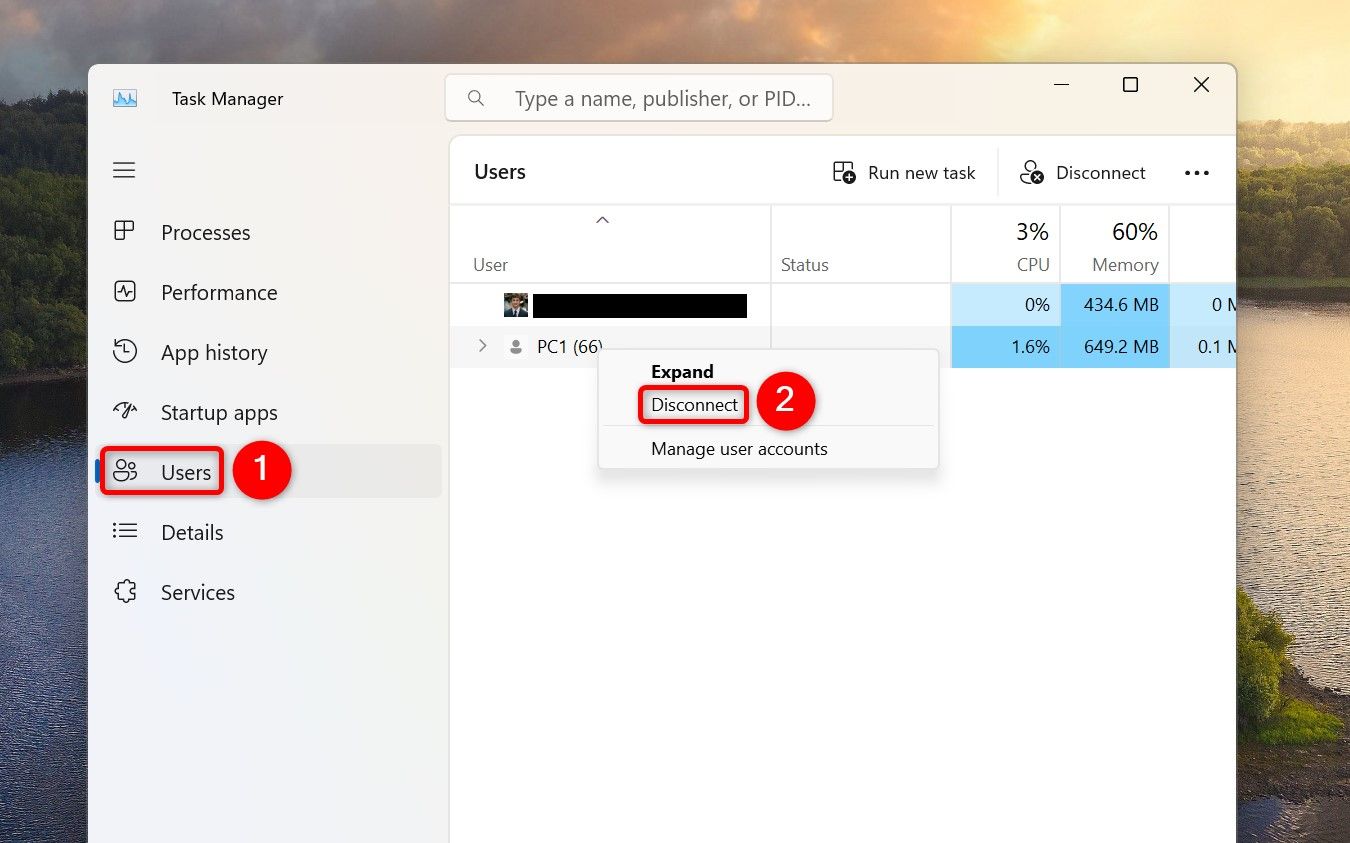 Пользователи и Отключить выделены в Диспетчере задач.