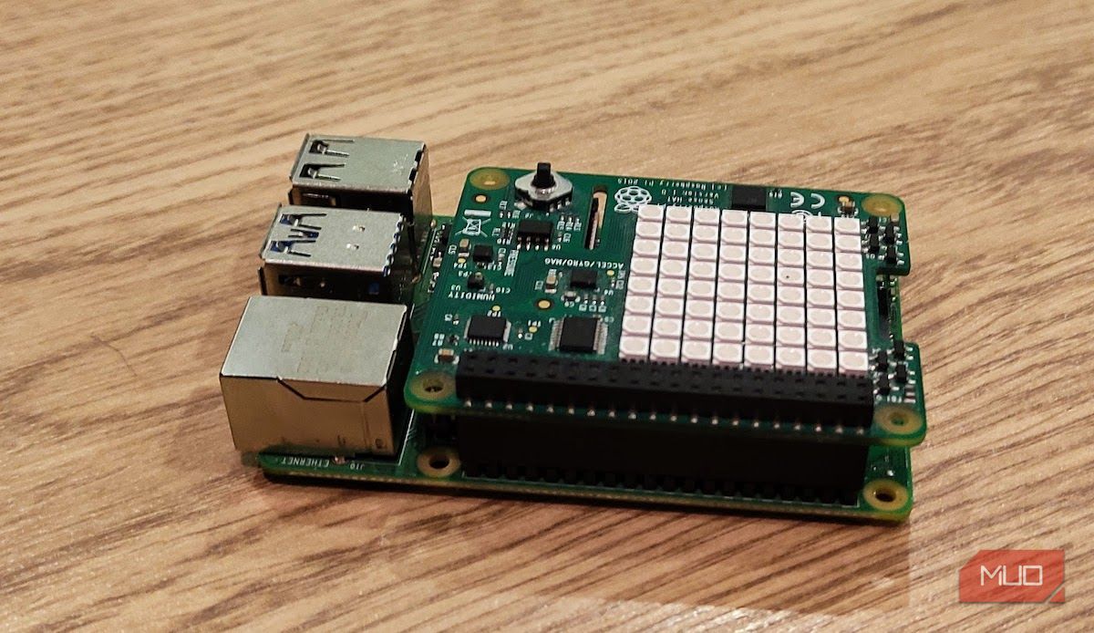 Raspberry Pi с установленным Sense HAT