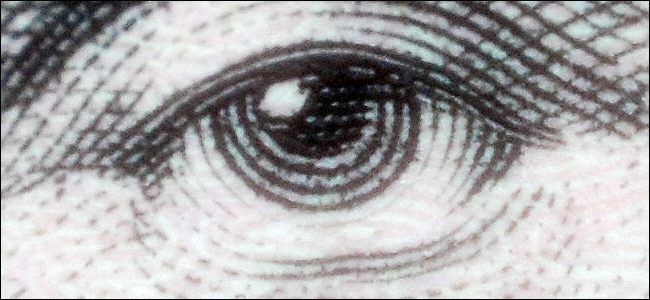 Кроп 100%: выраженные волокна бумаги и чернильные штрихи