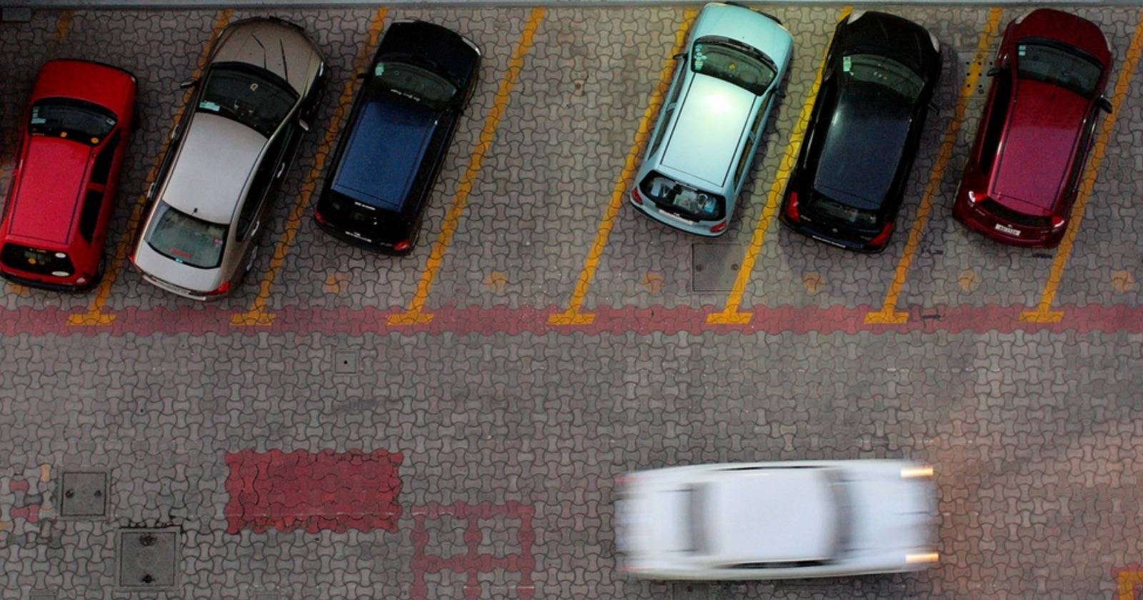 Вид Google Maps с информацией о парковке и списком мест для остановки