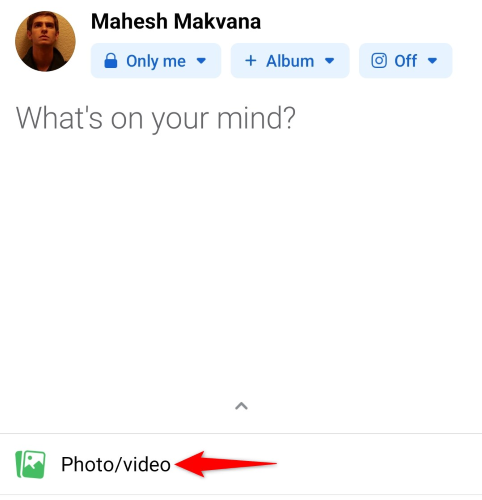 Выбор «Фото/Видео» в окне создания поста Facebook.