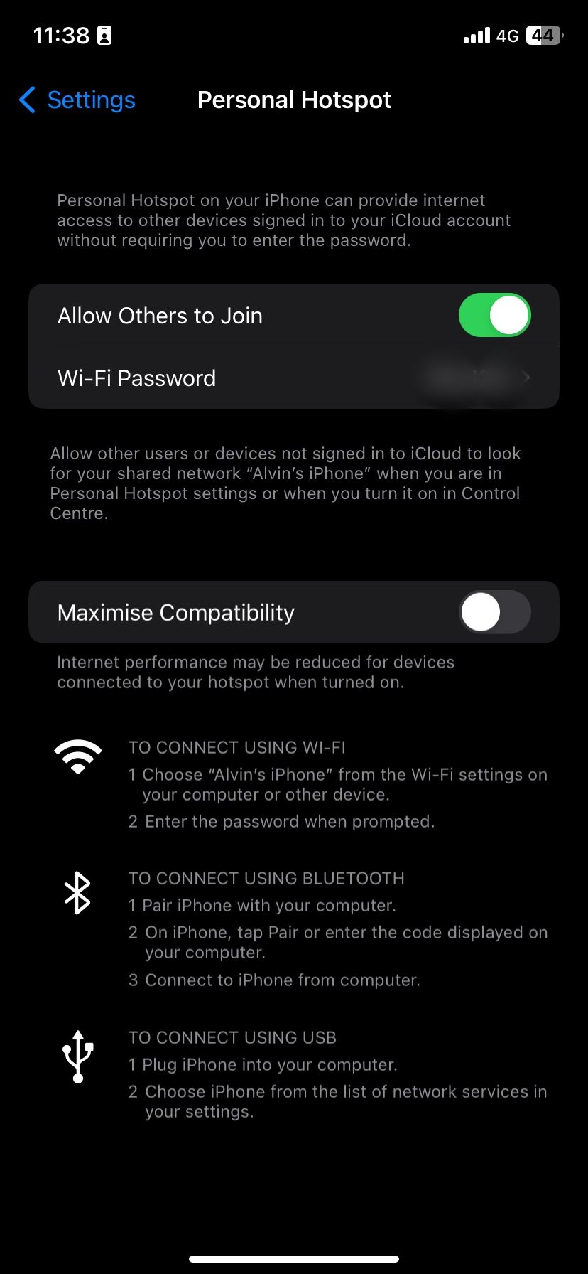 iPhone с включённой мобильной точкой доступа и информацией о пароле