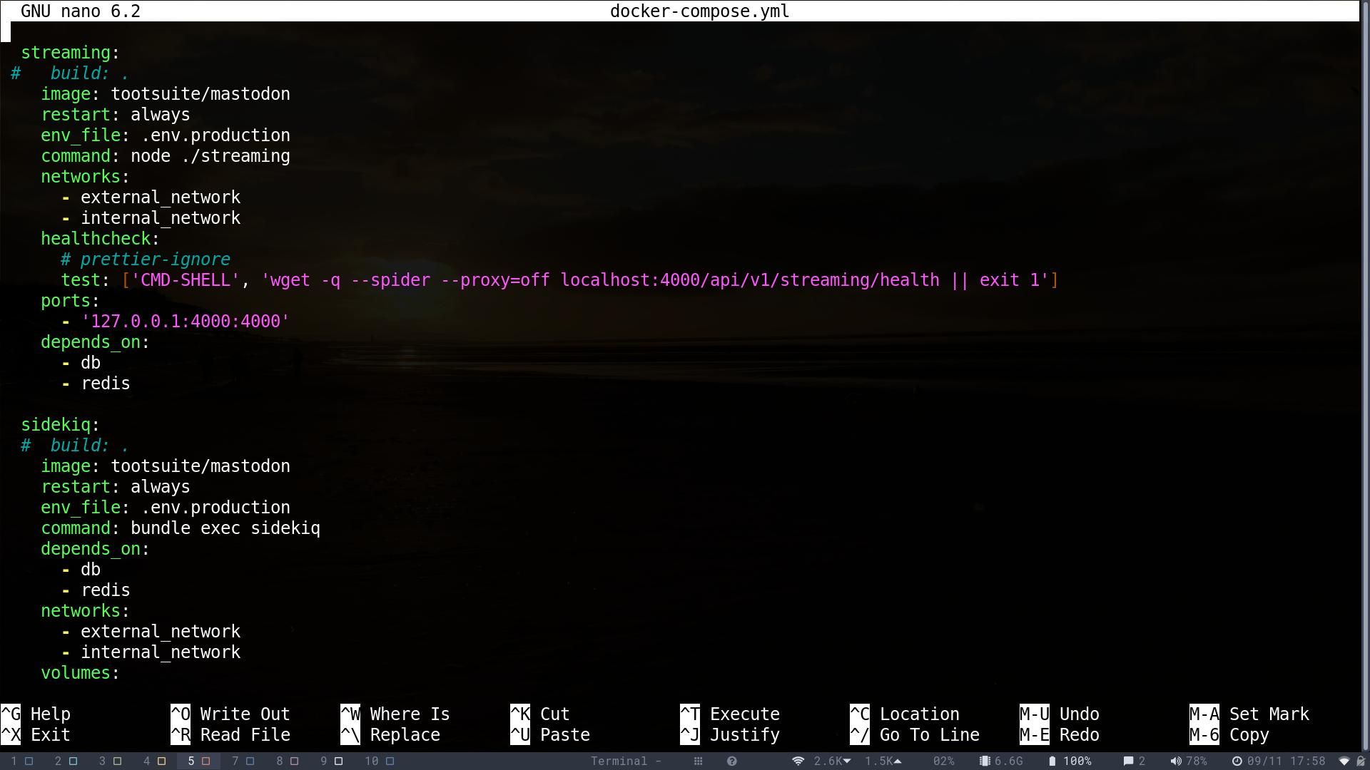 Фрагмент файла docker-compose.yml для Mastodon