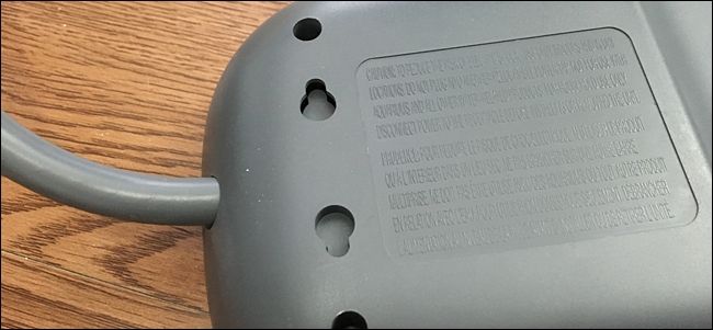 Фильтр плотно закреплён под столом