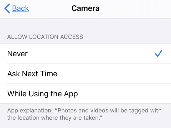 Параметры доступа к местоположению для приложения «Камера» в настройках iPhone.