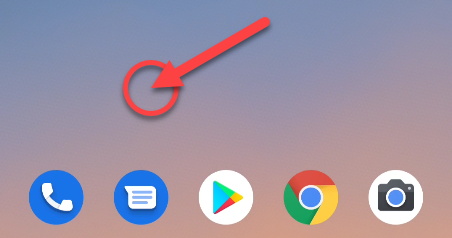 Нажмите и удерживайте пустое место на рабочем столе, чтобы открыть меню.