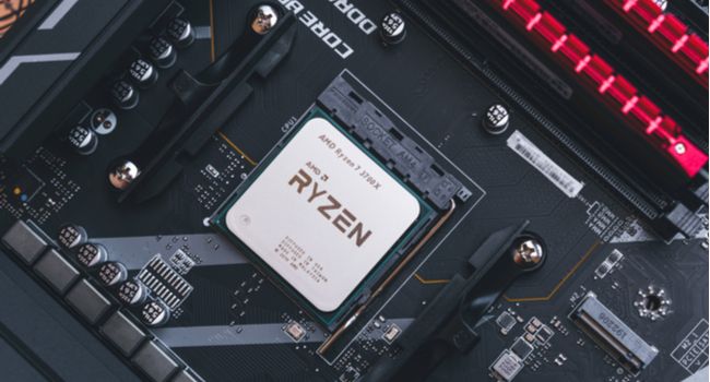 Процессор AMD Ryzen 3700x на материнской плате.