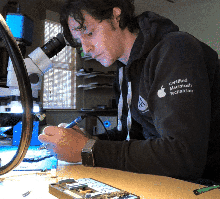 Внутренности мастерской Mac Repair Nottingham