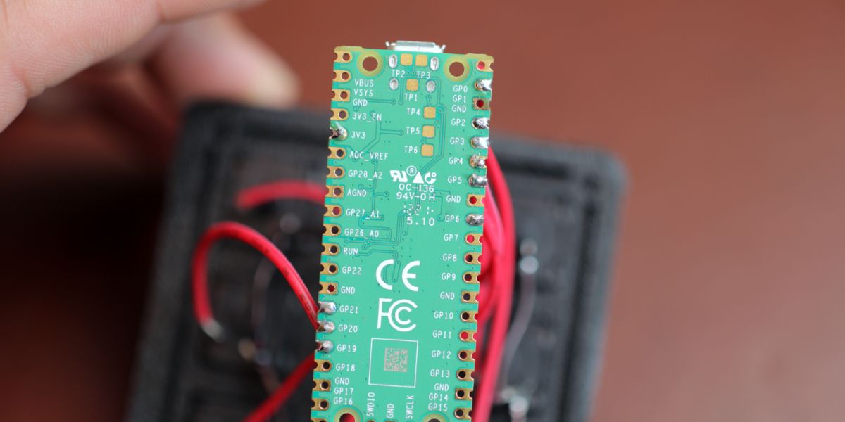 Все провода припаяны к Pi Pico