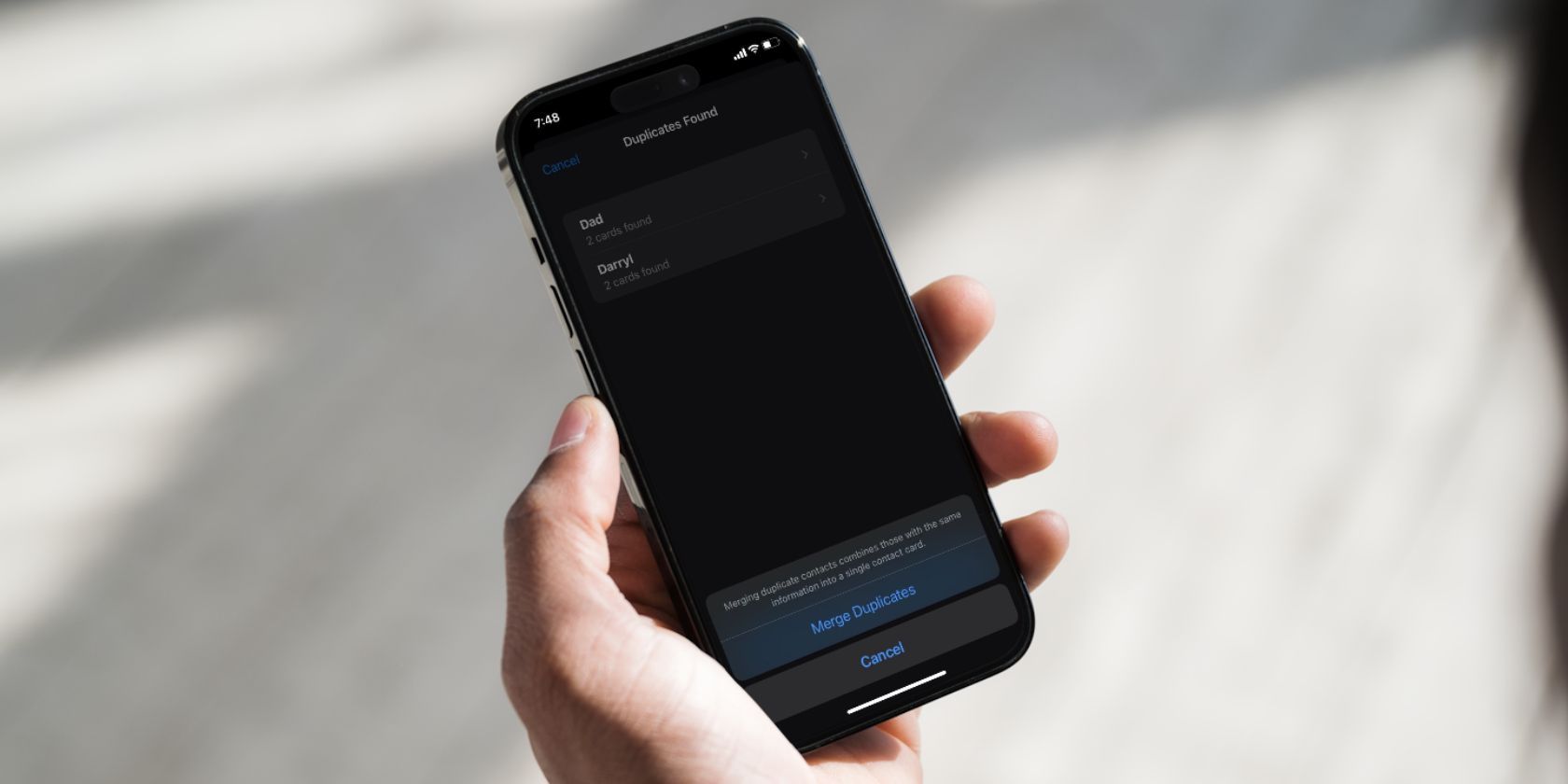 Удаление и объединение дубликатов контактов на iPhone