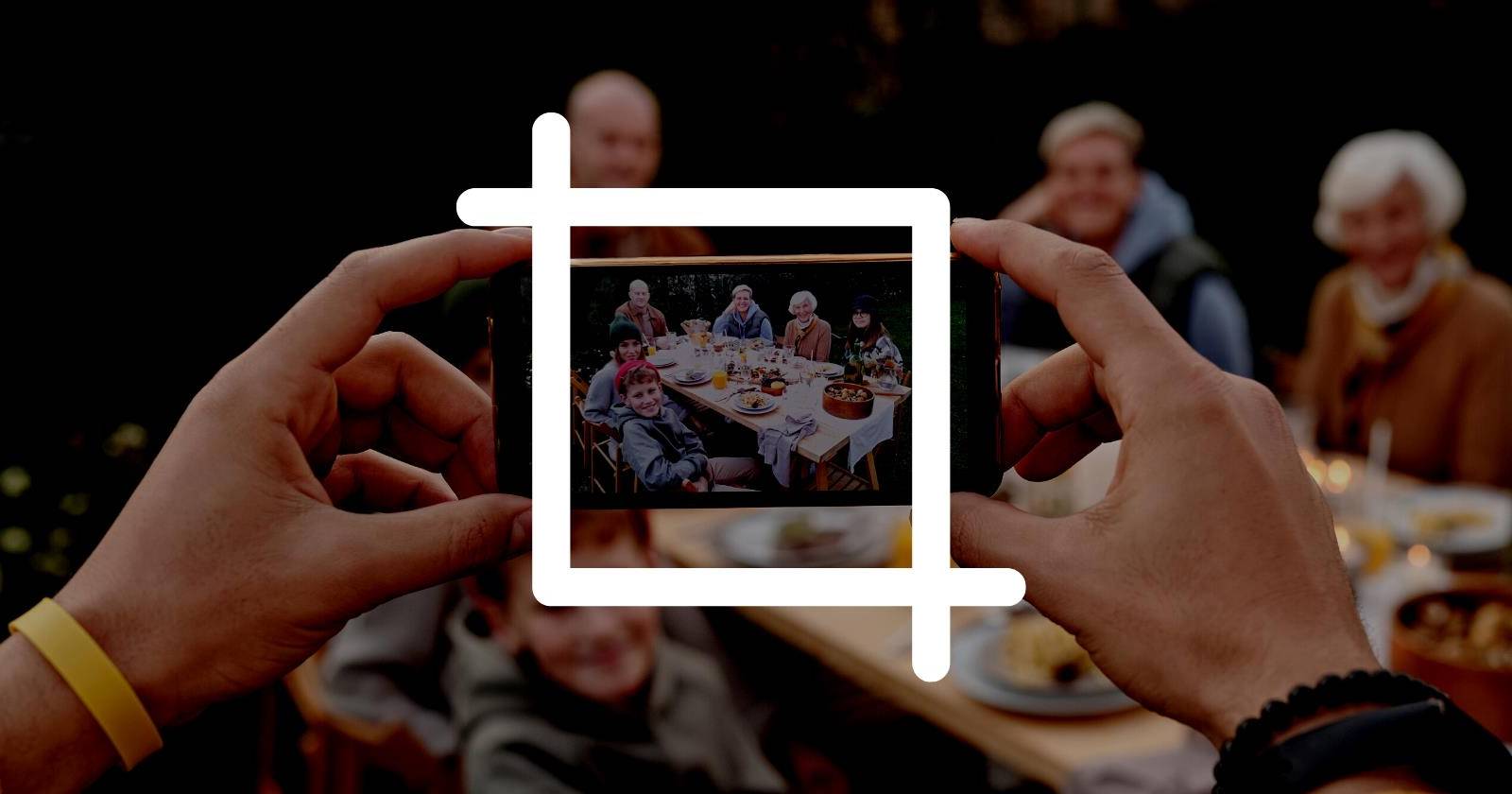 Смартфон Android с открытым видео в приложении Google Photos