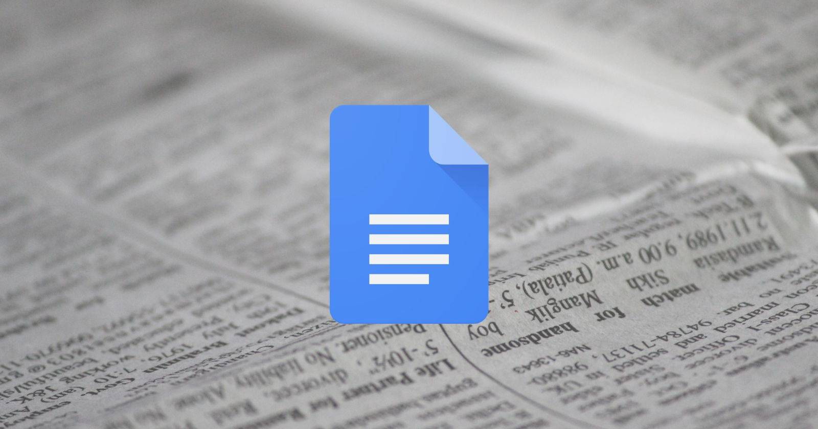 Логотип Google Docs на фоне газетного макета