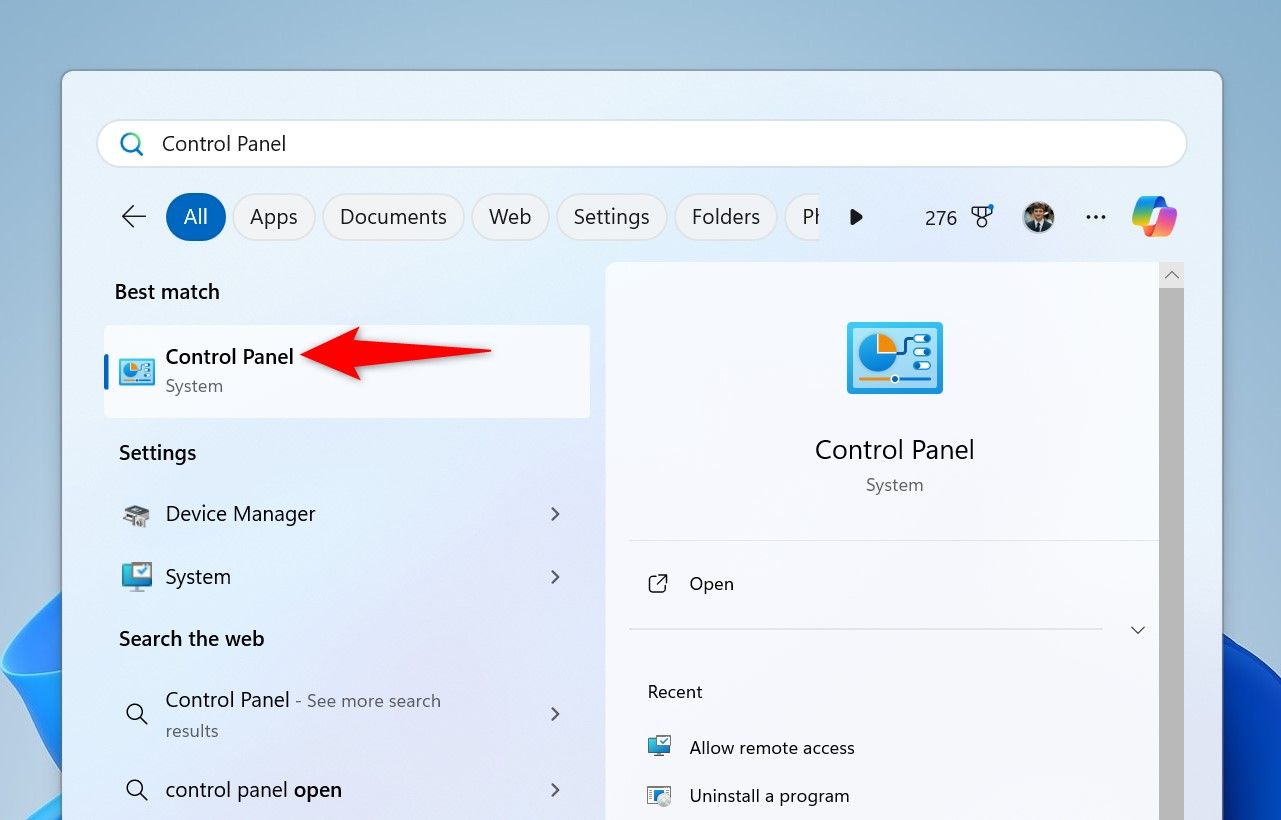 Панель управления выделена в Поиске Windows.
