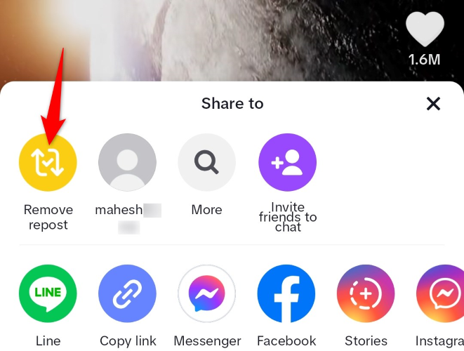 Нажмите «Удалить репост» вверху меню.