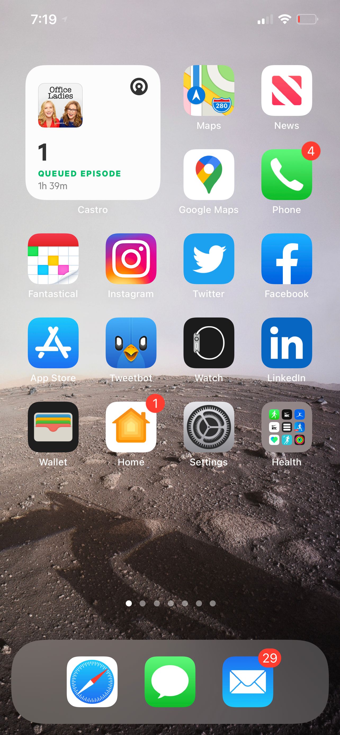 Малый виджет Castro со счётчиком очереди эпизодов.