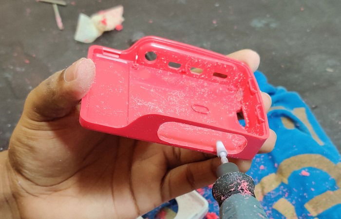 Доработка бокового отверстия и зачистка кромок