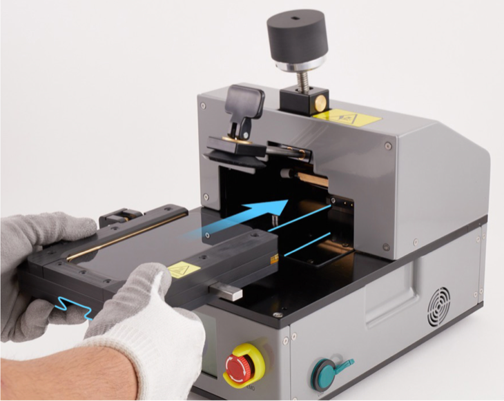 Снятие дисплея iPhone с ремонтным набором