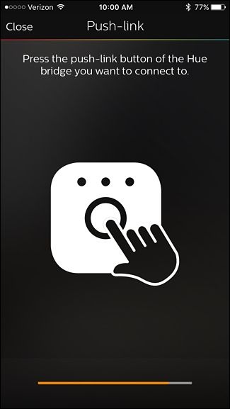Кнопка Push-Link на Hue Bridge крупным планом