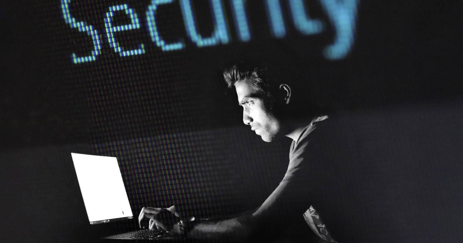 Ввод пароля при входе в Windows 10 на компьютере