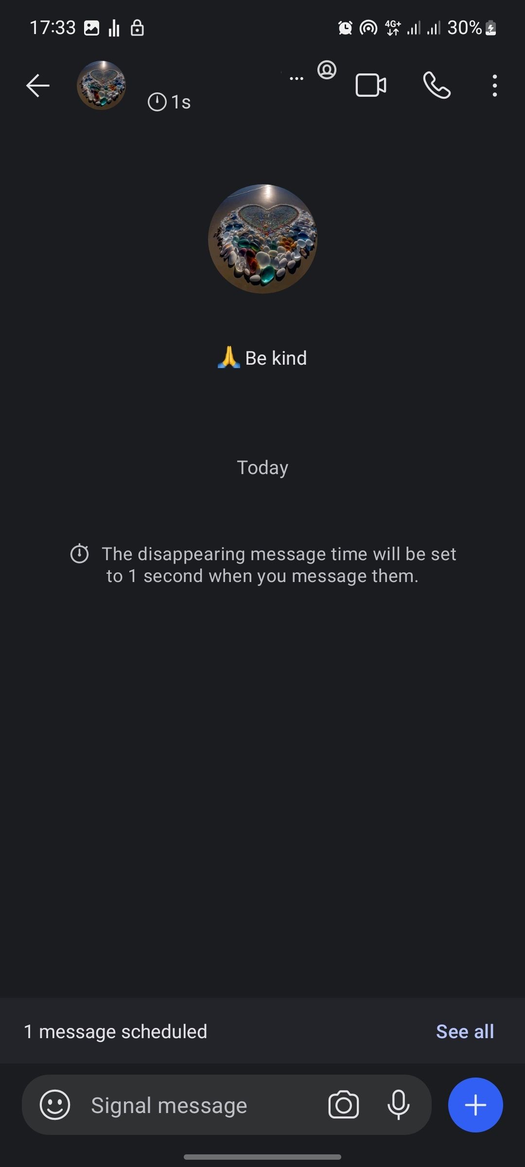 Чат Signal с пометкой запланированного сообщения