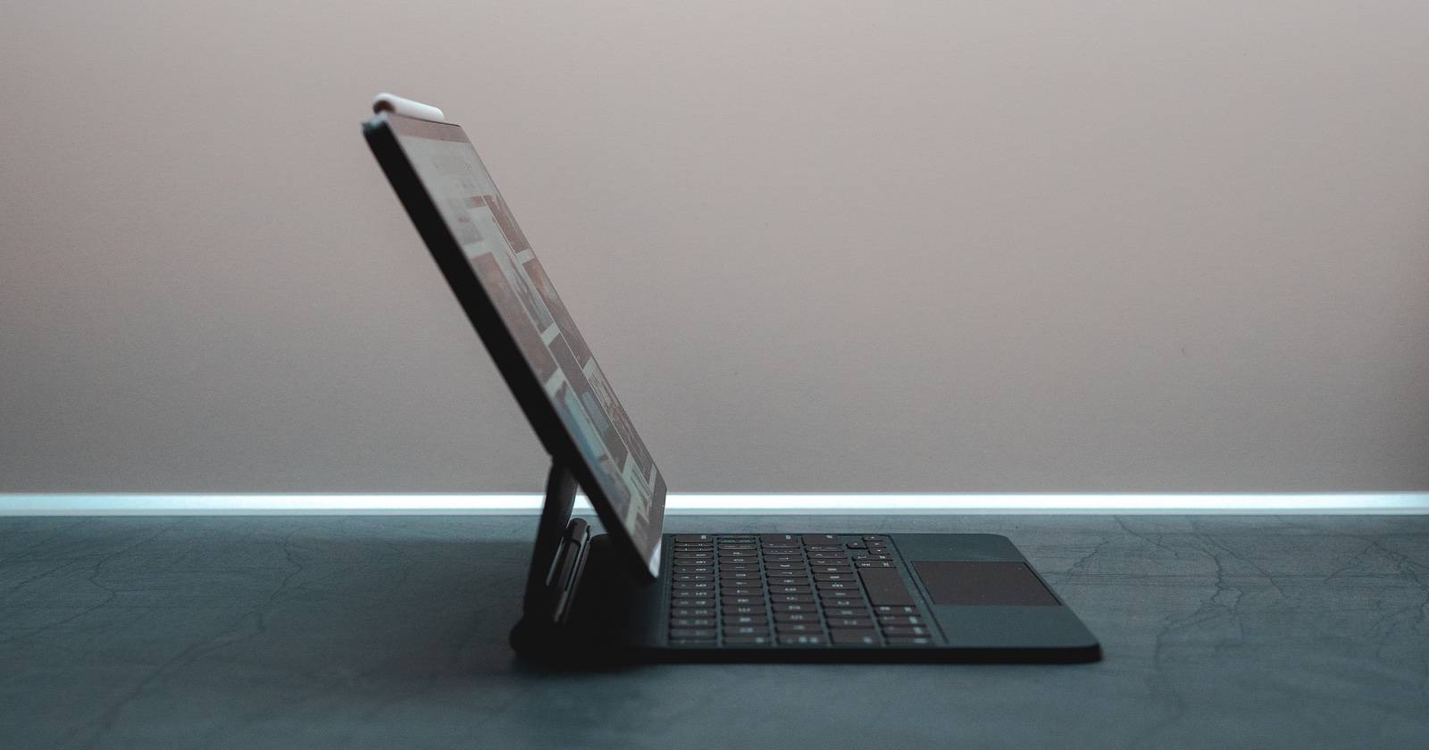 клавиатура iPad Magic Keyboard в профиль