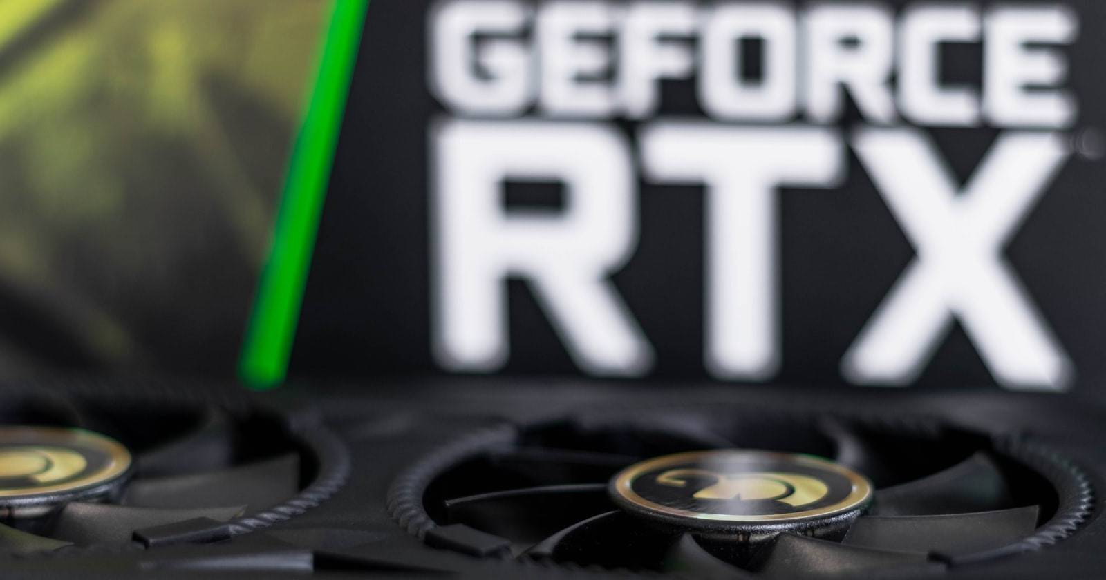 GPU 오류 코드 43을 해결하는 방법을 보여주는 컴퓨터 내부 사진