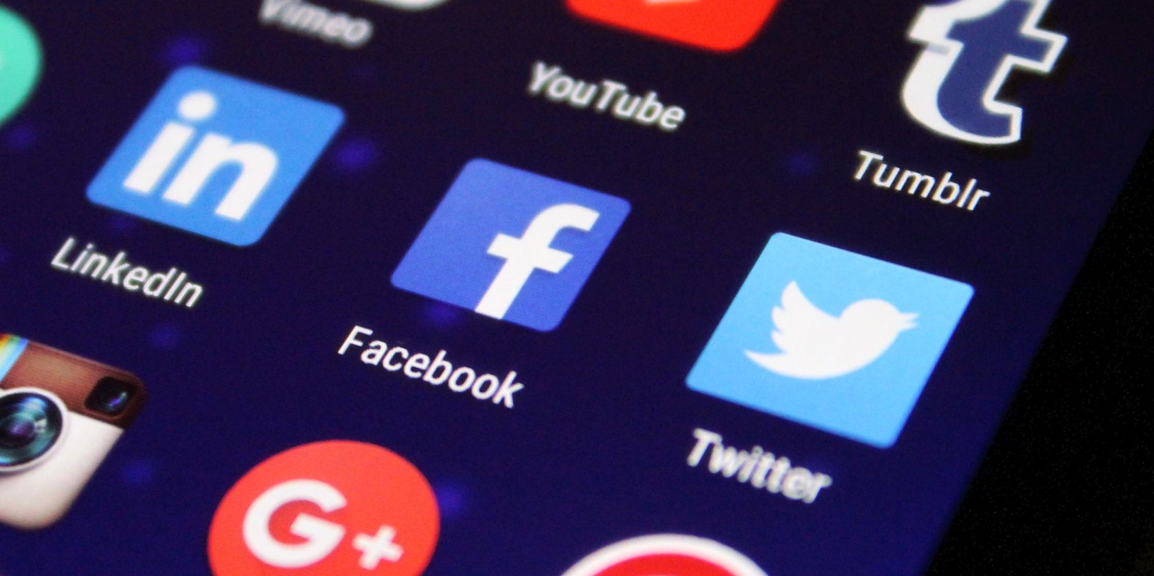 Как включить тёмную тему в популярных приложениях