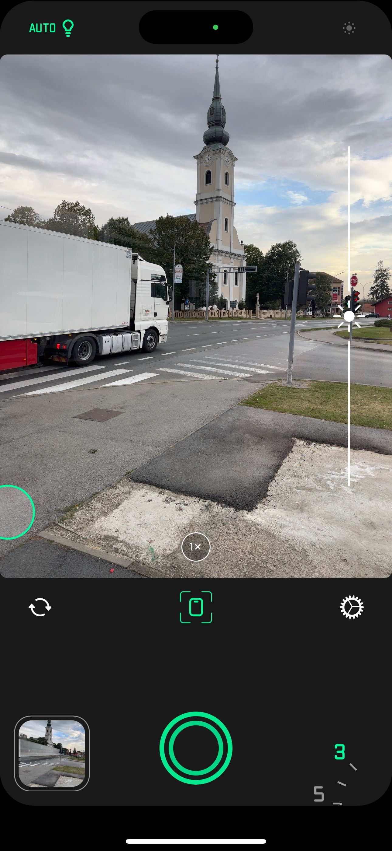 Запись длинной выдержки в приложении Spectre на iPhone