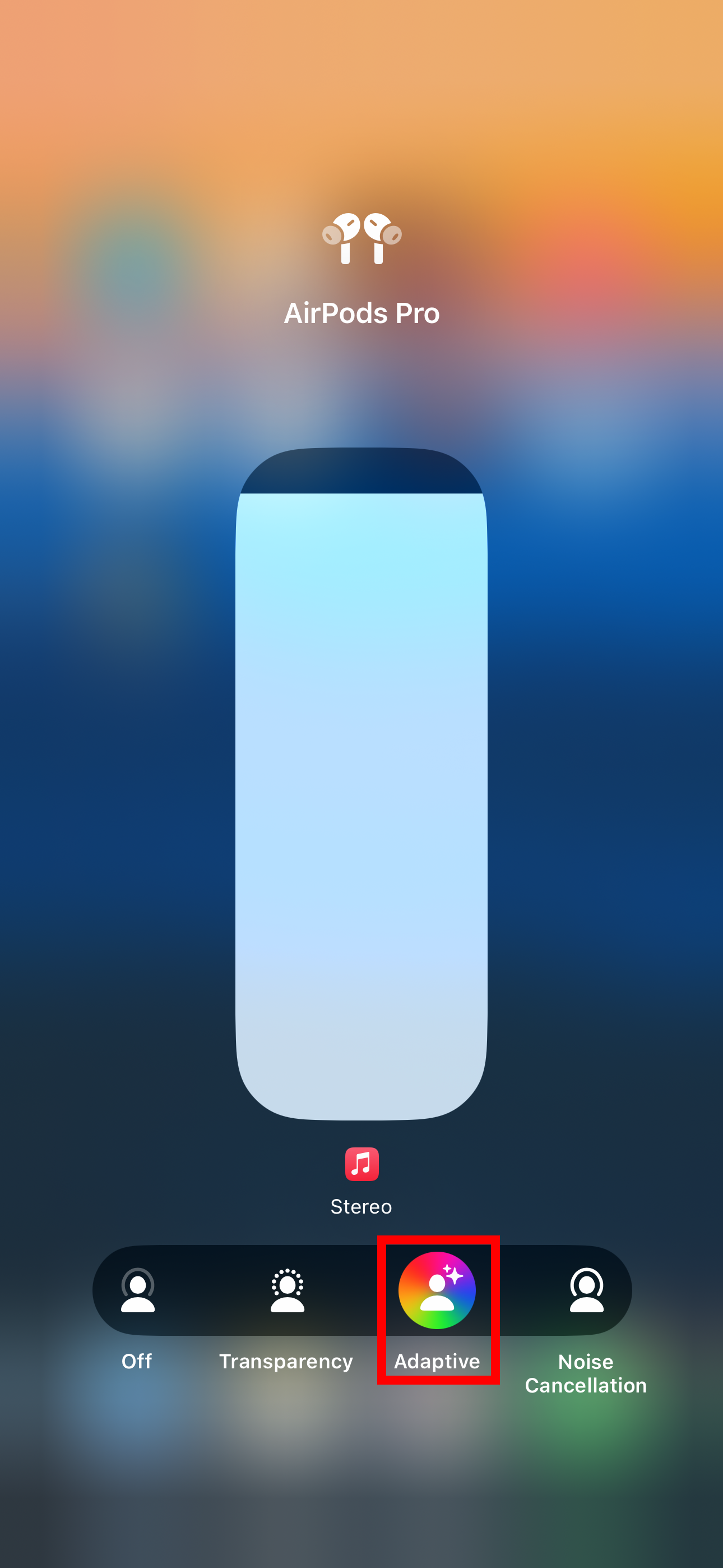 Пункт управления iPhone с кнопкой Adaptive под ползунком громкости