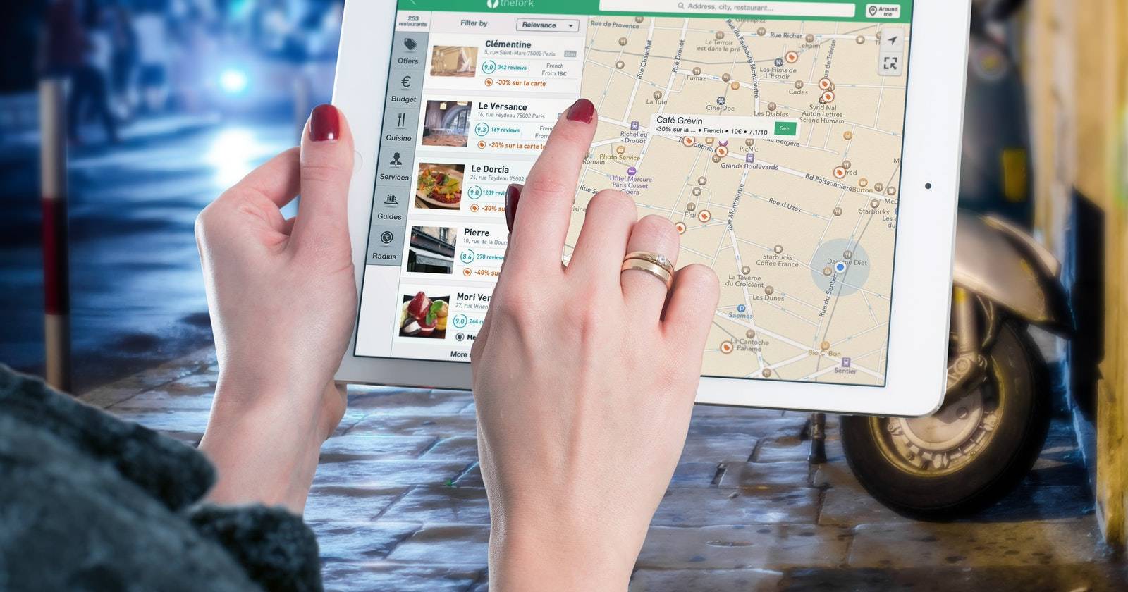 Интерфейс Apple Maps на iPad