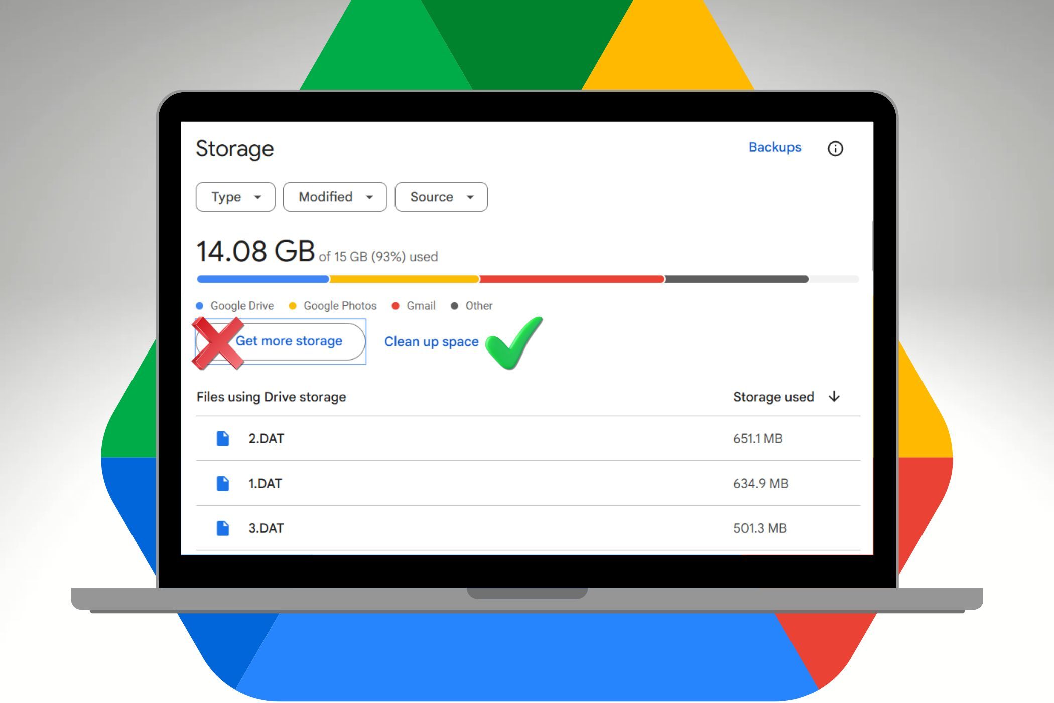 Ноутбук с индикатором использования хранилища и логотипом Google Drive на фоне.