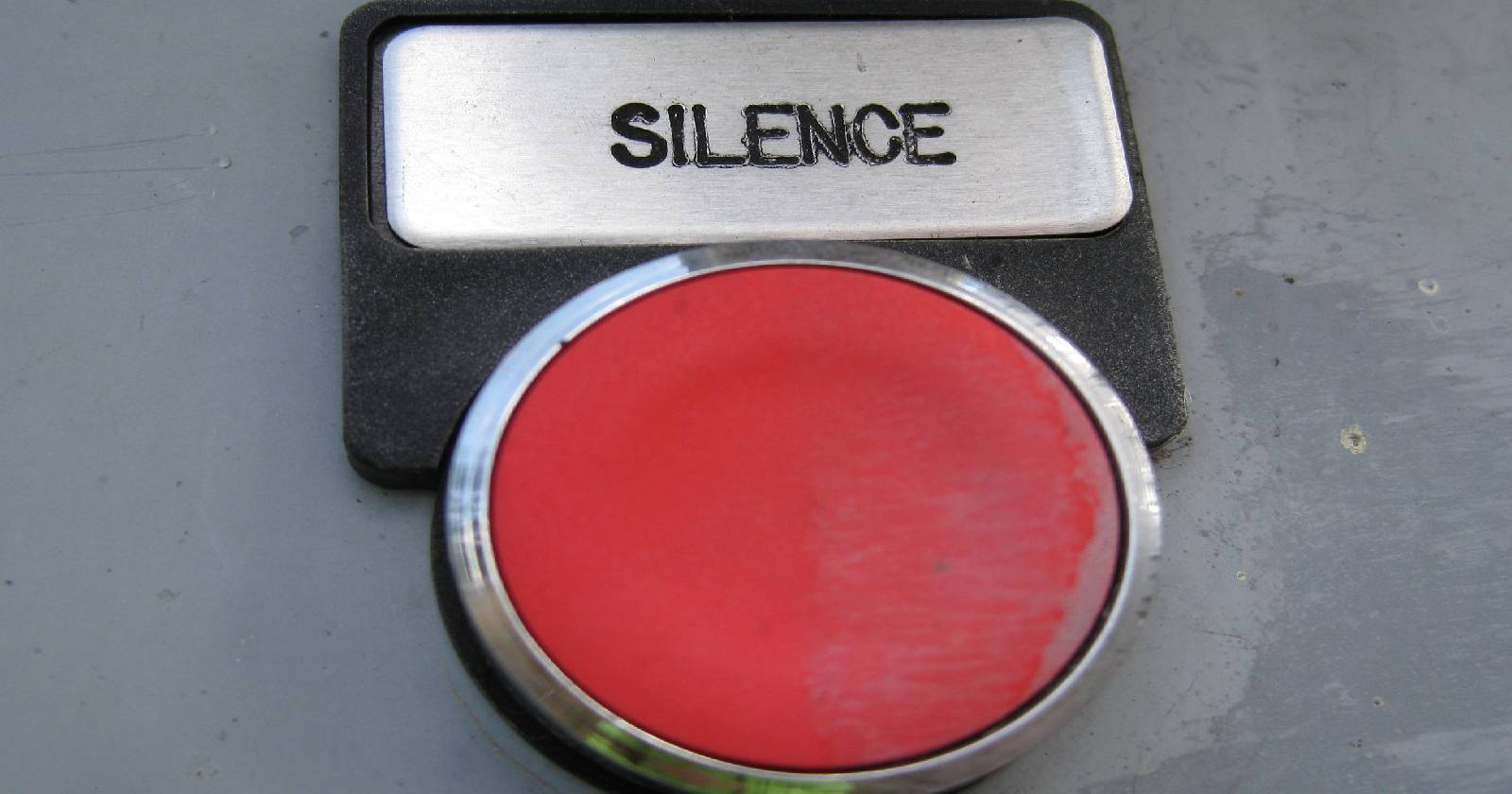 Красная кнопка управления воспроизведением