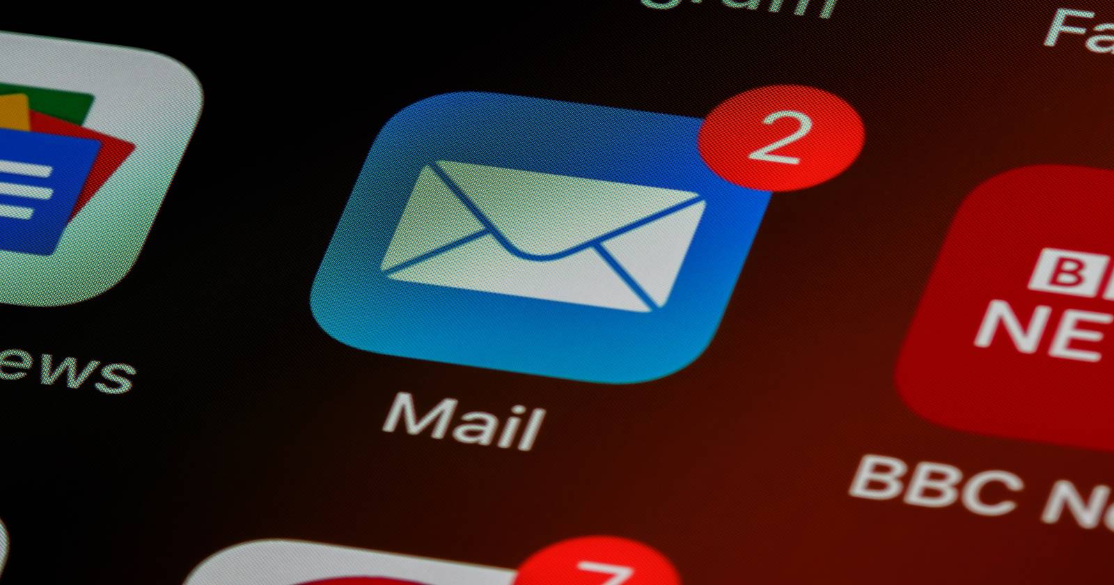 Добавить адрес в белый список iCloud