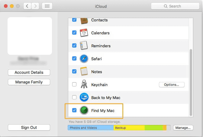 MacBook с открытыми системными настройками Apple ID