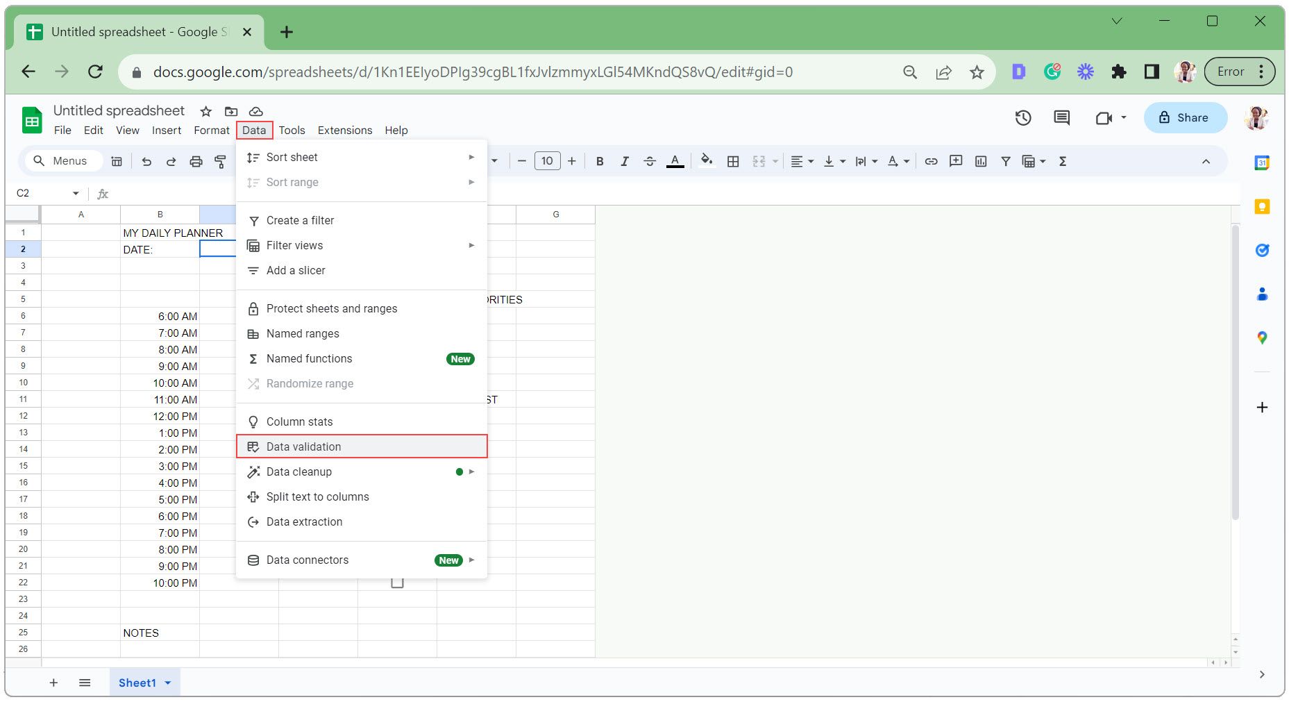 Нажмите Данные и выберите Проверка данных в Google Sheets