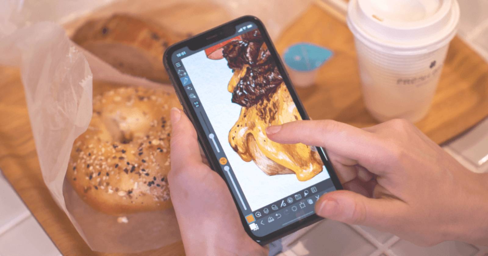 Интерфейс Clip Studio Paint на смартфоне — холст и панели инструментов