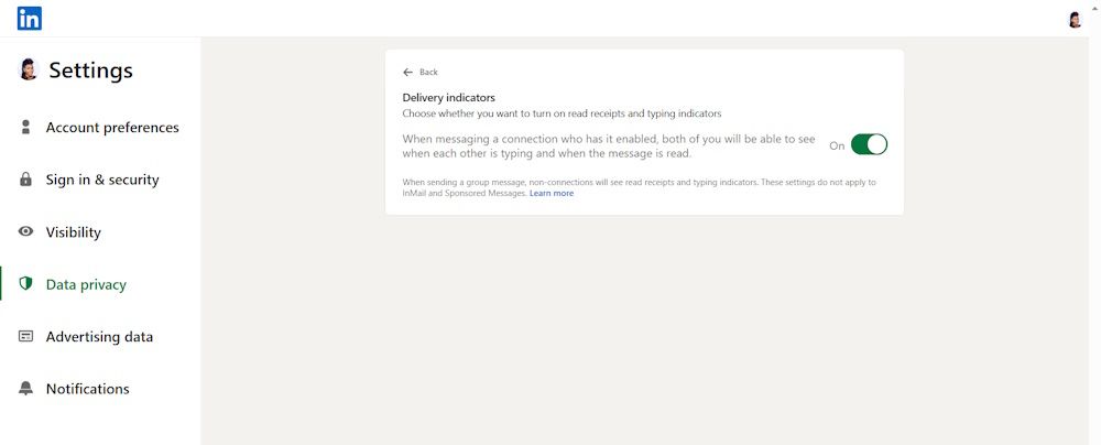 Переключатель подтверждений прочтения и индикатора набора в LinkedIn