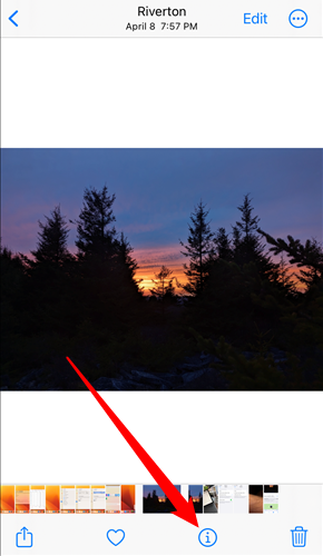 Нажмите на маленькую иконку «i» в галерее на iPhone
