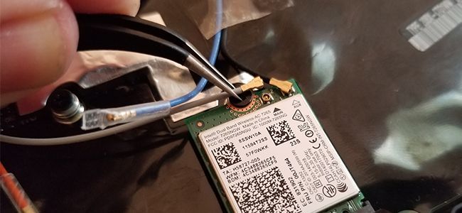 Подключение антенных проводов к новому модулю на плате ноутбука