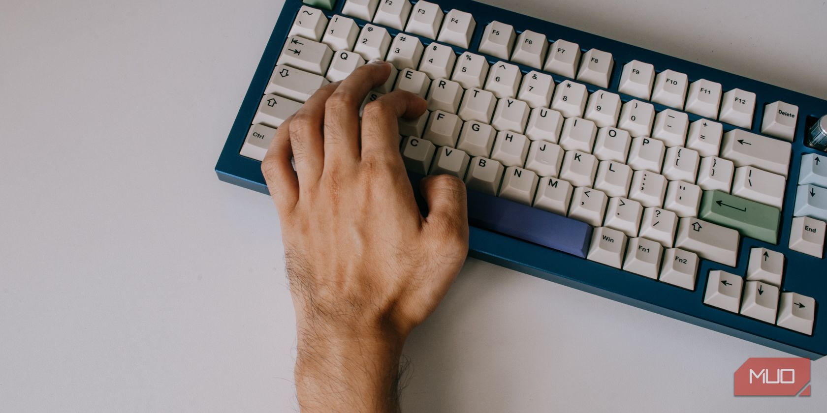 keyboard slightly angled inwards for gaming-1