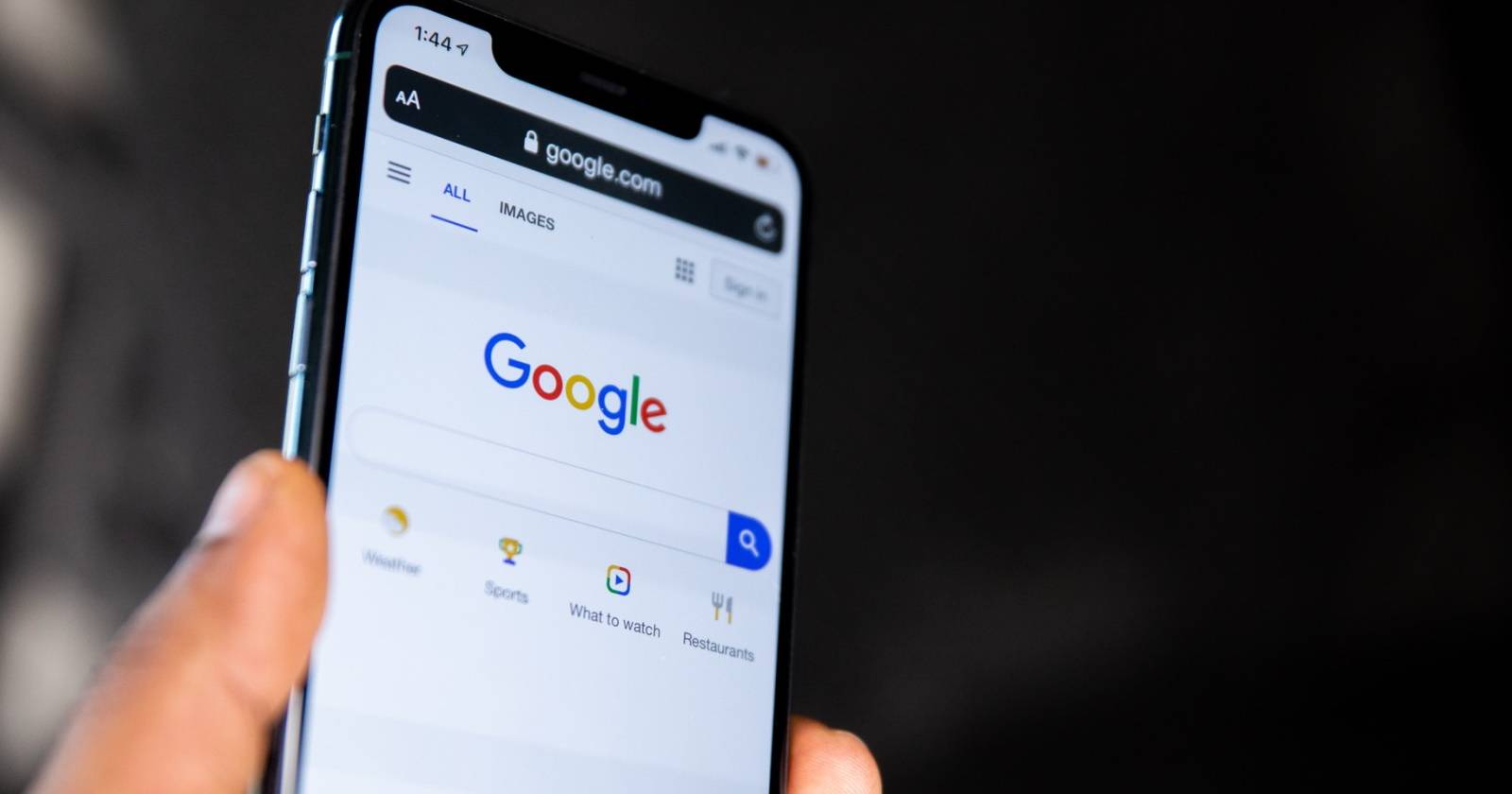 Приложение Google открыто на iPhone