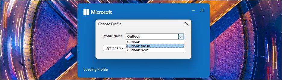 Диалог выбора профиля Microsoft Outlook при перезапуске на Windows 11.