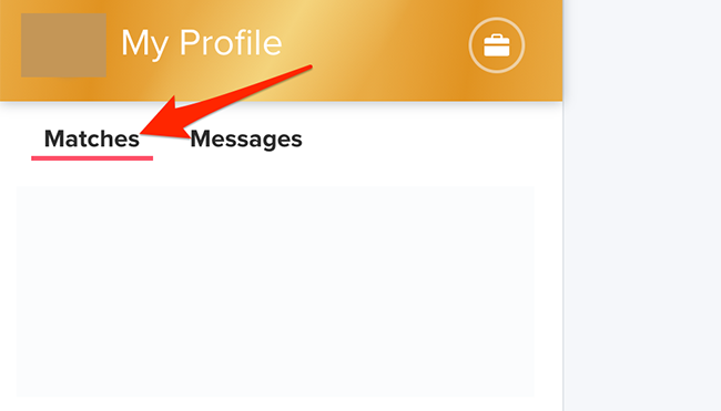 Нажмите вкладку «Матчи» на сайте Tinder (боковая панель).