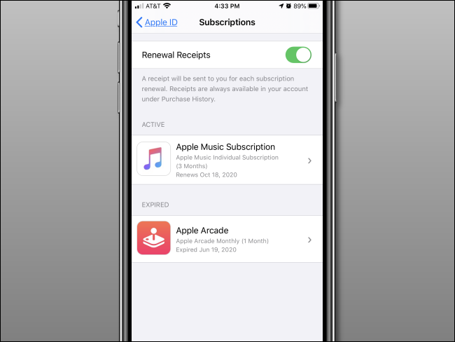 Экран с подписками Apple на iPhone.