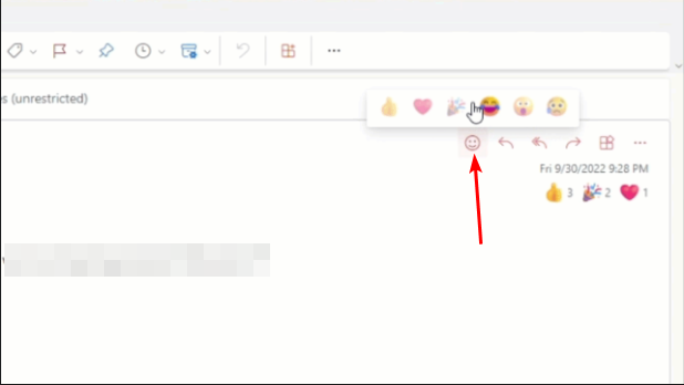 Кнопка реакции над письмом в Outlook со списком вариантов