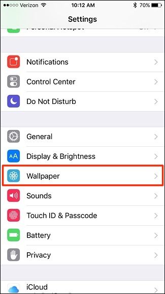 Экран Settings: выделен пункт Wallpaper