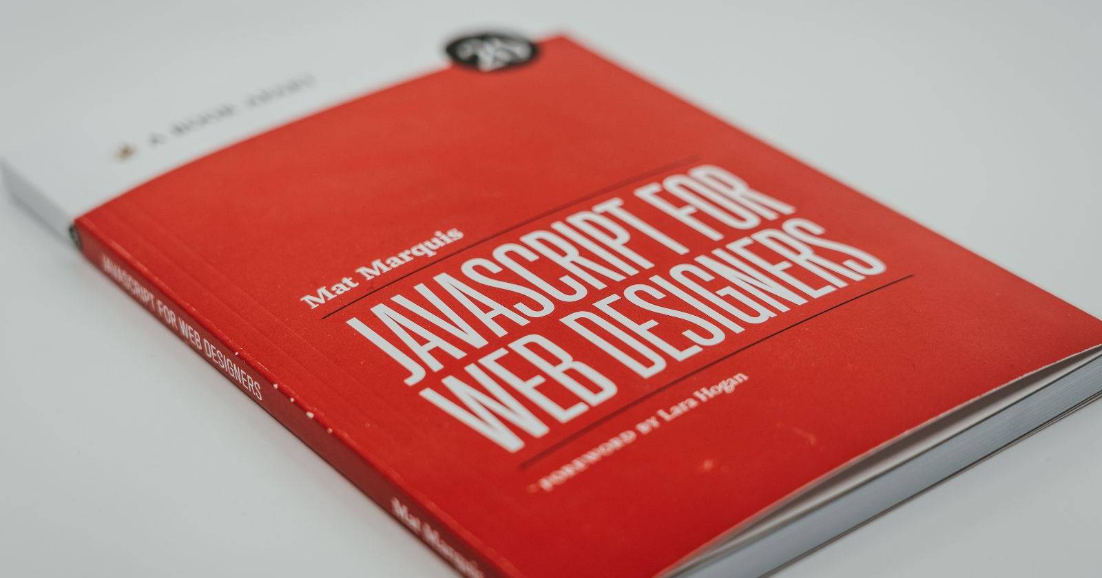 Книга с красной обложкой «Javascript for Web Designers»