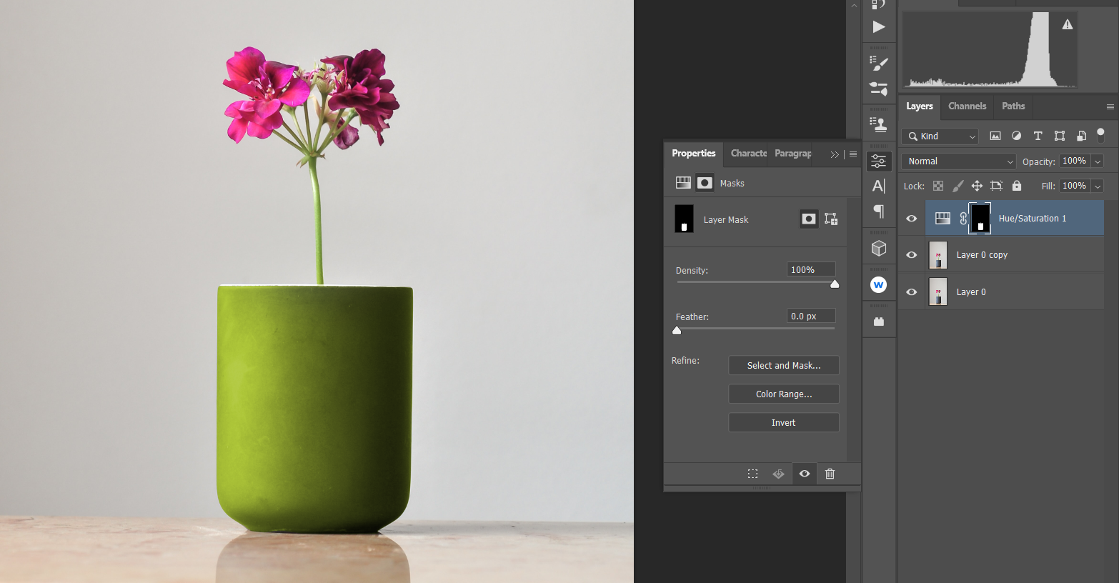 Закрасьте маской, чтобы убрать зелёный с цветов и стеблей