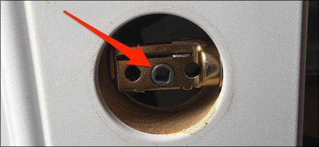 Правильная установка язычка с меткой UP вверх